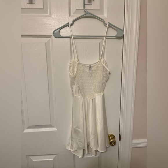 Flora Nikrooz Showstopper Chemise in Ivory - Picture 5 of 6